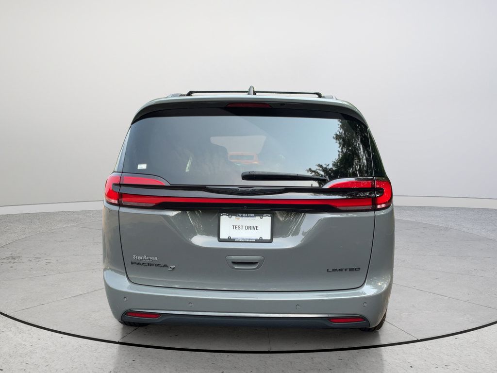 Used 2025 Chrysler Pacifica Limited FWD image 7