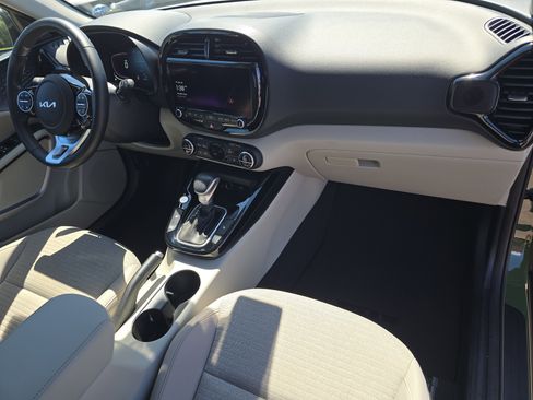 Certified 2023 Kia Soul EX image 11
