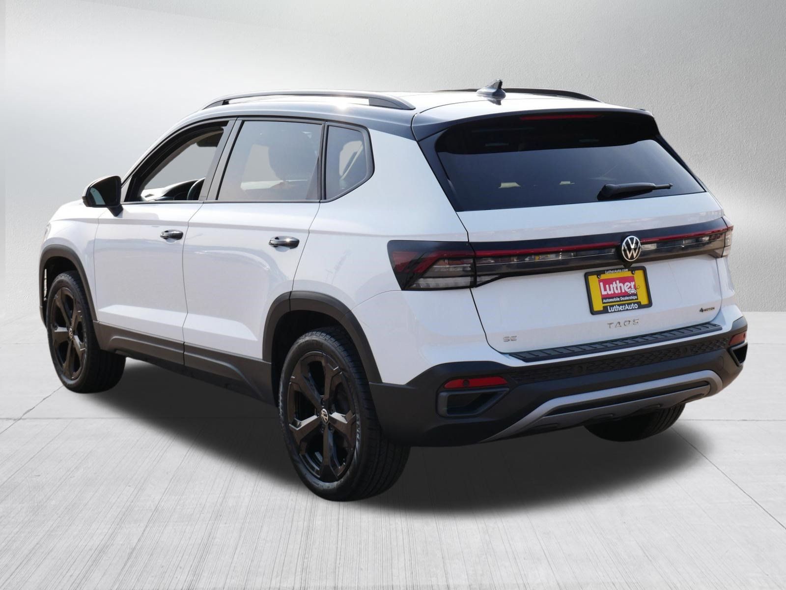Certified 2025 Volkswagen Taos SE AWD/4WD image 5
