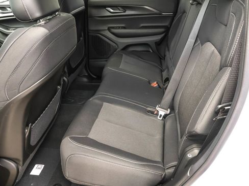 New 2025 Jeep Grand Cherokee Laredo X w/ Luxury Tech Group I image 15