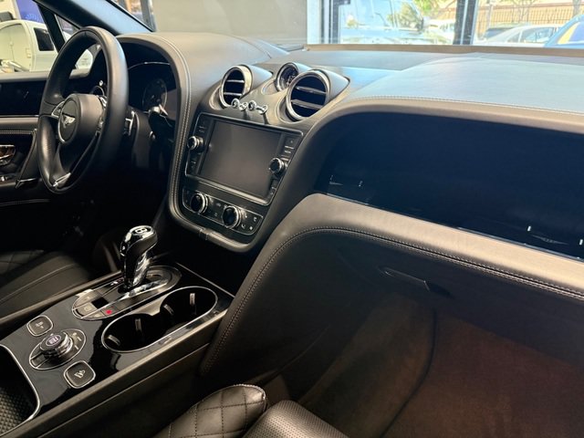 Used 2020 Bentley Bentayga AWD/4WD image 13