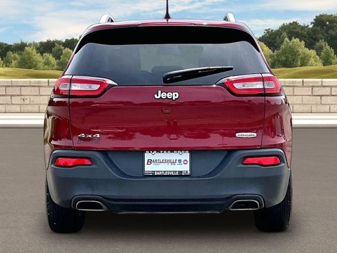 Used 2016 Jeep Cherokee Latitude w/ Comfort/Convenience Group AWD/4WD image 4