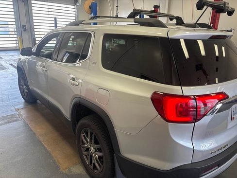 Used 2017 GMC Acadia SLT AWD/4WD image 8