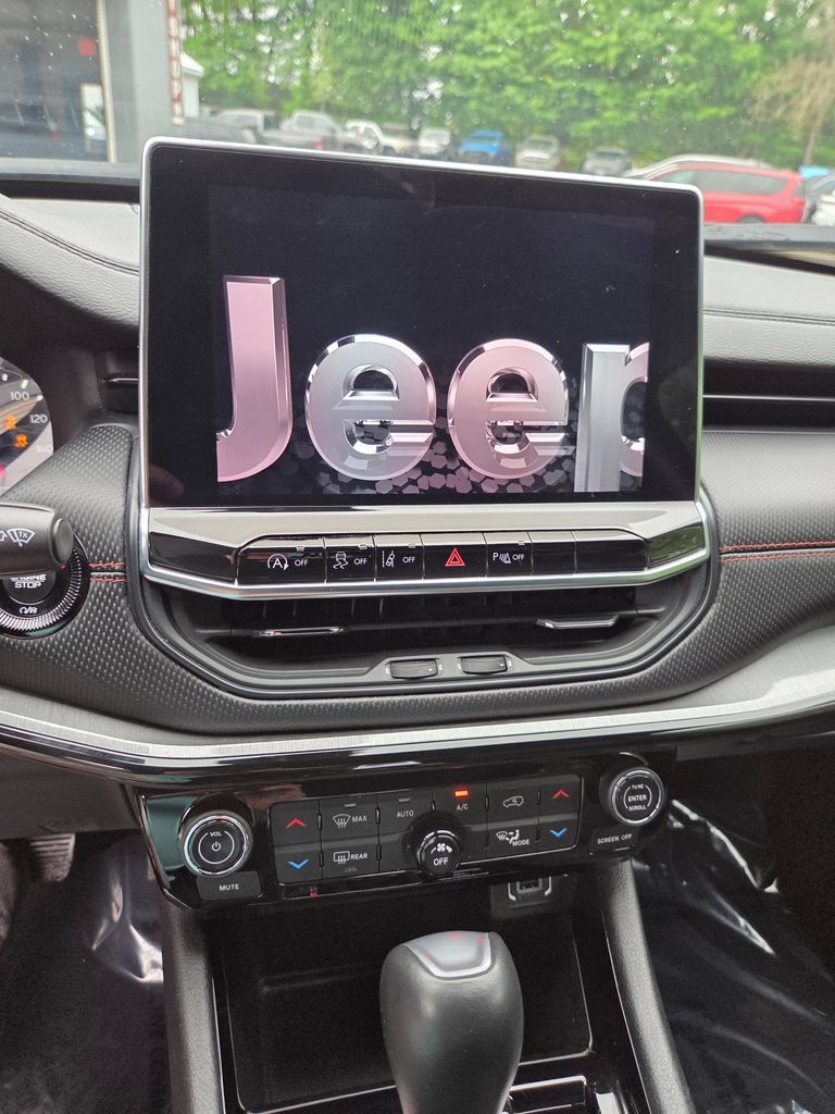 Used 2023 Jeep Compass Trailhawk w/ Trailhawk Convenience Group AWD/4WD image 14