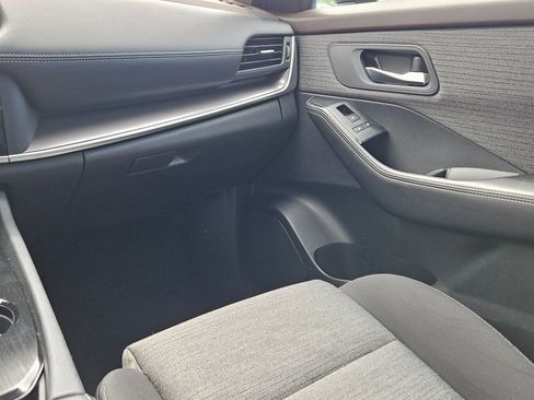 Used 2023 Nissan Rogue SV FWD image 11
