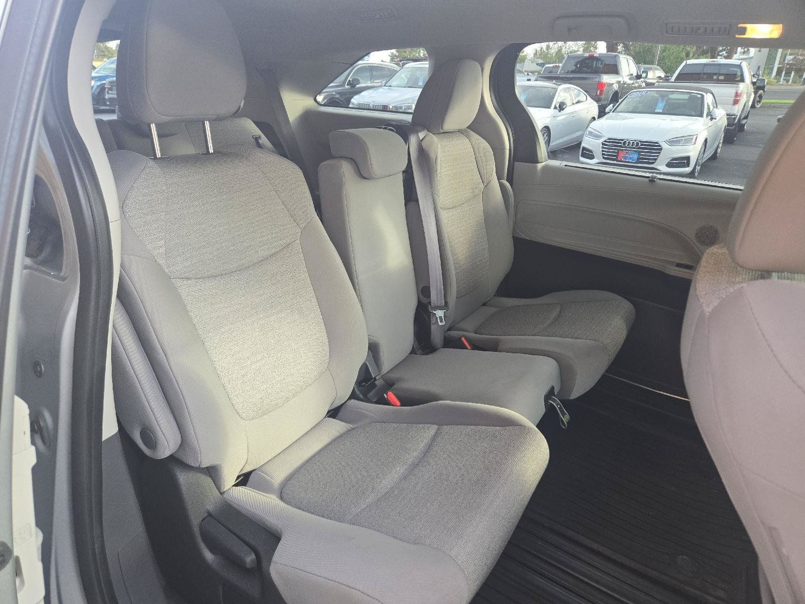 Used 2023 Toyota Sienna LE FWD image 13
