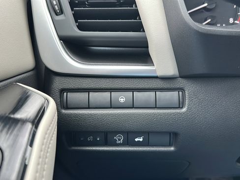 Certified 2025 Nissan Rogue SV image 35