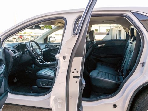 Used 2024 Ford Edge SEL image 9