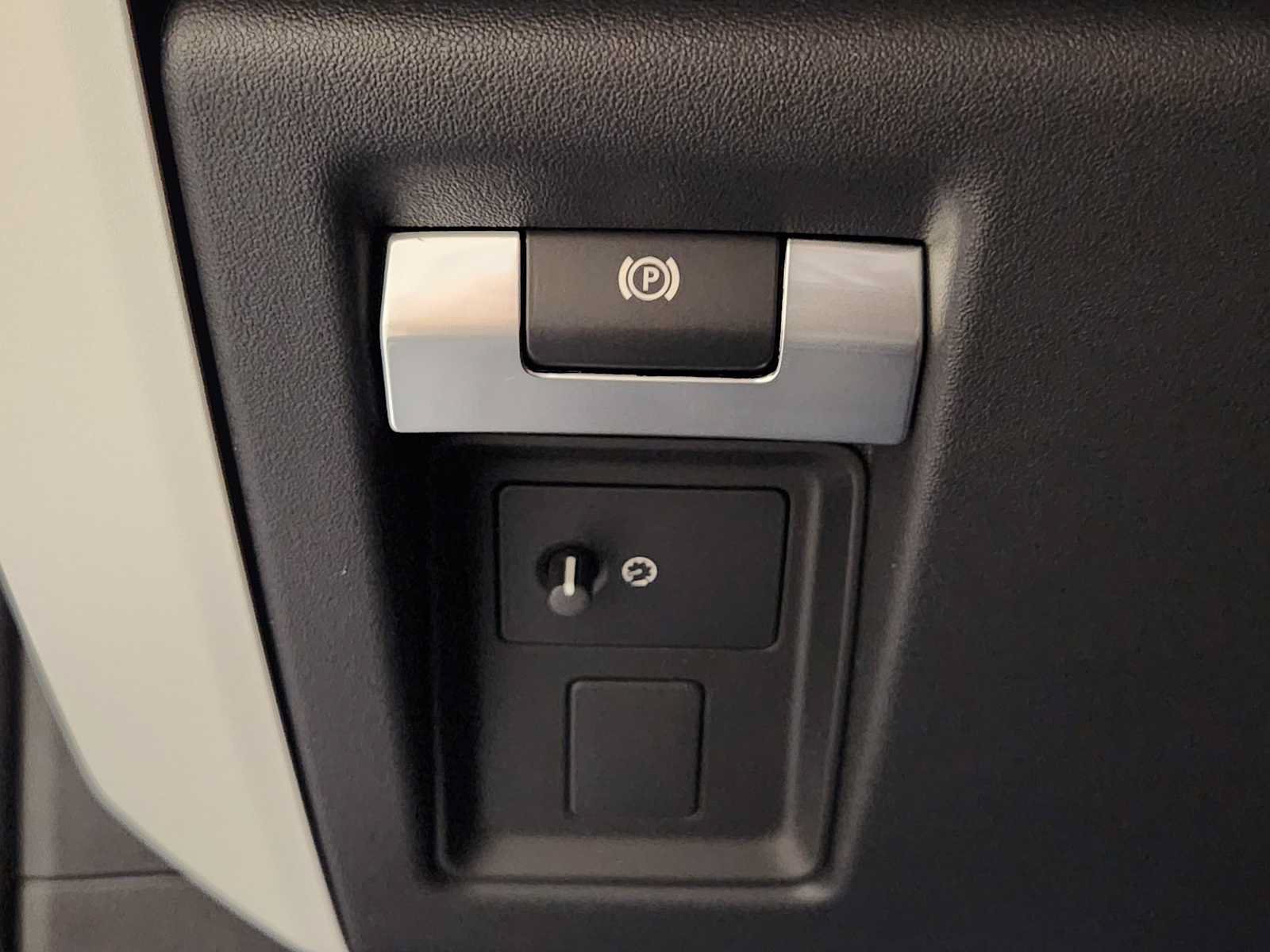 New 2026 Land Rover Defender 110 S AWD/4WD image 21