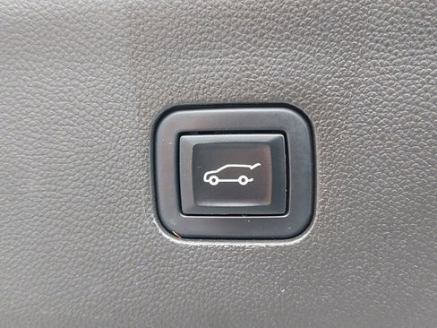 Used 2023 Buick Enclave Essence image 41