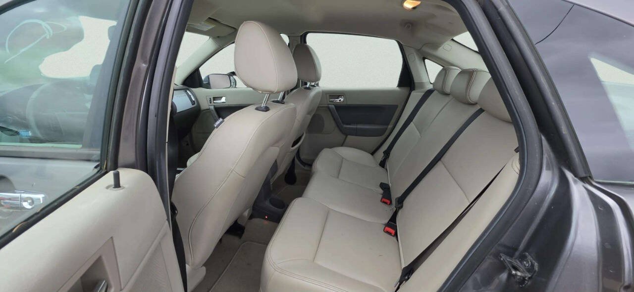 Used 2010 Ford Focus SEL FWD image 7