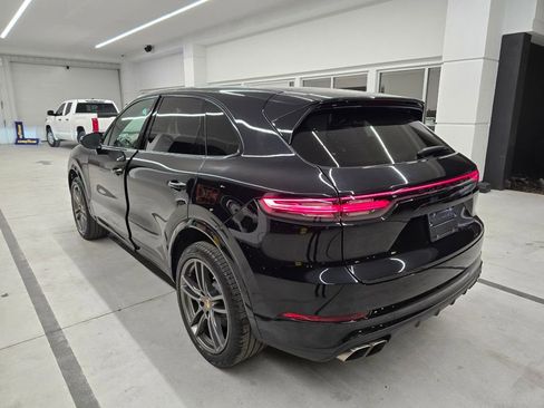 Used 2020 Porsche Cayenne Turbo image 4