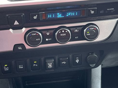 Used 2022 Toyota Tacoma Limited w/ Nightshade Package image 18