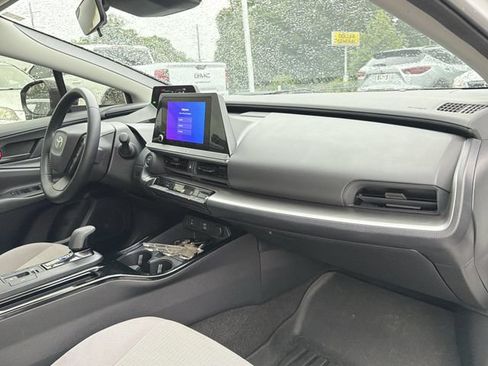 Used 2025 Toyota Prius LE FWD image 16