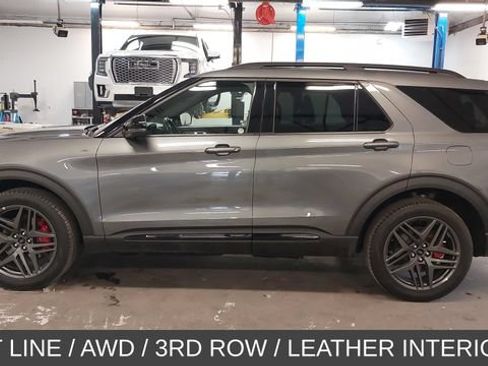 Used 2025 Ford Explorer ST-Line w/ ST-Line Street Pack AWD/4WD image 38