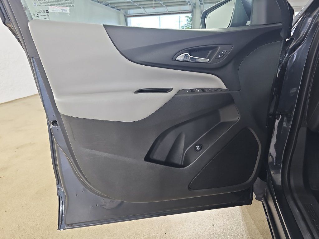 Certified 2023 Chevrolet Equinox LT FWD image 32
