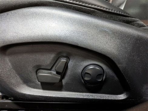 Used 2022 Jeep Compass Limited image 11