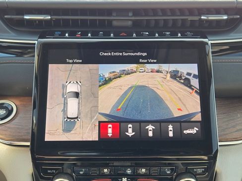 Used 2022 Jeep Grand Cherokee Summit w/ Advanced Protech Group IV AWD/4WD image 25