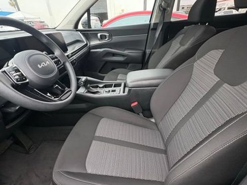 Certified 2025 Kia Sorento LX FWD image 9