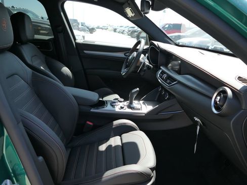 Used 2025 Alfa Romeo Stelvio Sprint AWD/4WD image 24