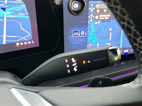 Used 2025 Chevrolet Traverse High Country image 17