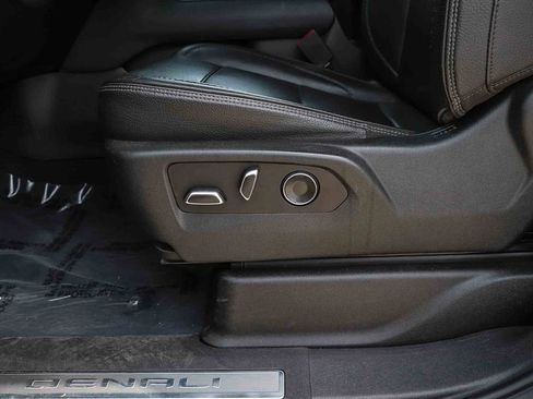Used 2023 GMC Yukon Denali RWD image 24