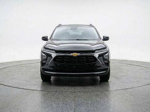 Used 2025 Chevrolet Trax LT w/ LT Convenience Package image 2