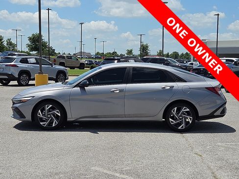 Used 2025 Hyundai Elantra Sport FWD image 3