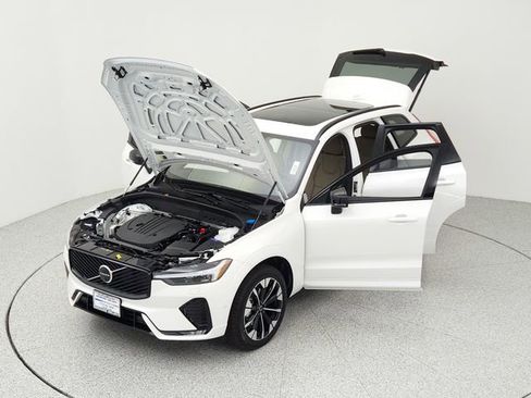 New 2026 Volvo XC60 B5 Plus w/ Climate Package image 15