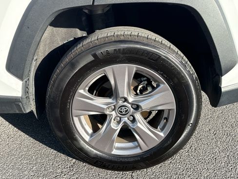 Used 2024 Toyota RAV4 LE AWD/4WD image 7