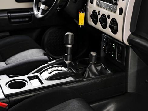 Used 2014 Toyota FJ Cruiser 4WD w/ Upgrade Package image 27