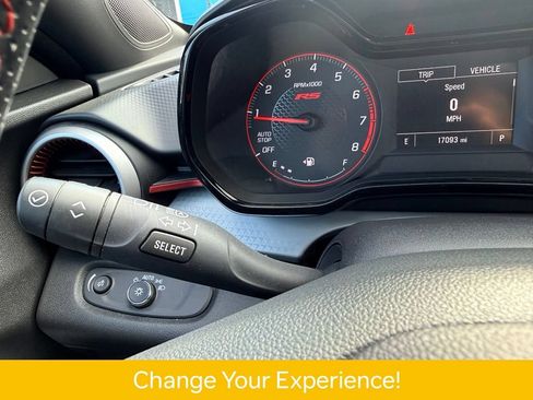 Used 2025 Chevrolet Trax RS w/ Sunroof Package FWD image 24