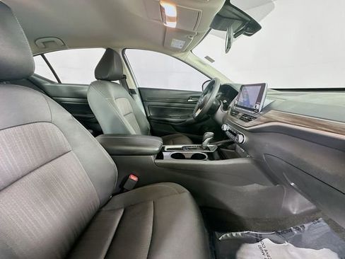 Used 2024 Nissan Altima 2.5 SV FWD image 26