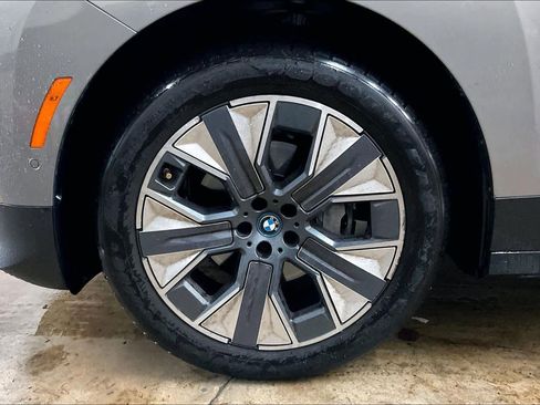 Used 2023 BMW iX xDrive50 image 12