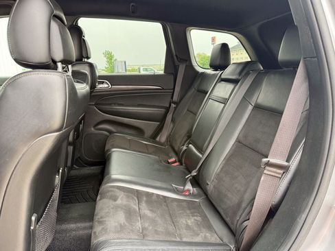 Used 2019 Jeep Grand Cherokee Altitude AWD/4WD image 12
