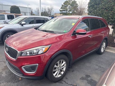Used 2016 Kia Sorento LX image 2