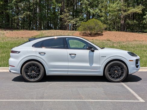 Certified 2026 Porsche Cayenne E-Hybrid Coupe AWD/4WD image 26