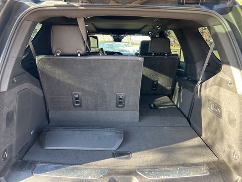 Used 2023 Cadillac Escalade Premium Luxury image 11