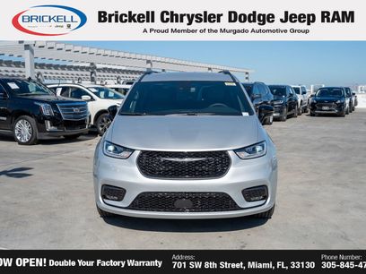 New 2026 Chrysler Pacifica Select