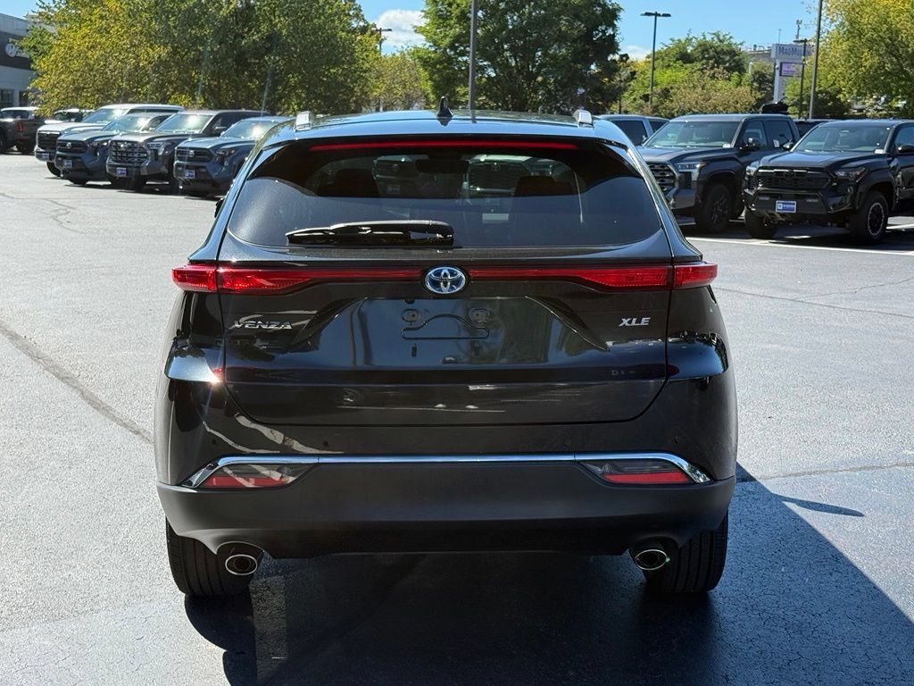 Certified 2023 Toyota Venza XLE AWD/4WD image 5