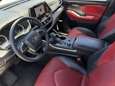 Used 2023 Toyota Highlander XSE AWD/4WD image 6