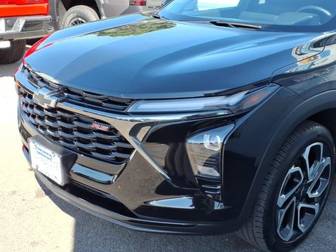 Certified 2025 Chevrolet Trax RS w/ Driver Confidence Package FWD image 7