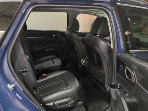 Used 2024 Kia Sorento EX w/ Panoramic Sunroof Package FWD image 11