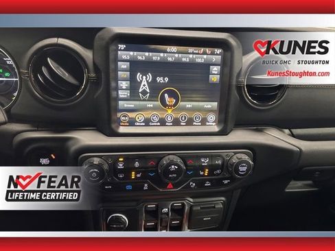 Used 2022 Jeep Wrangler Unlimited Sahara AWD/4WD image 20