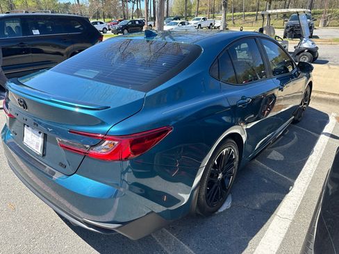 Used 2025 Toyota Camry SE w/ Convenience Package image 4