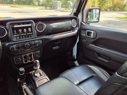Used 2021 Jeep Wrangler Unlimited Sahara AWD/4WD image 18
