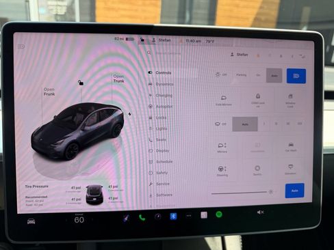 Used 2022 Tesla Model Y Long Range AWD/4WD image 32