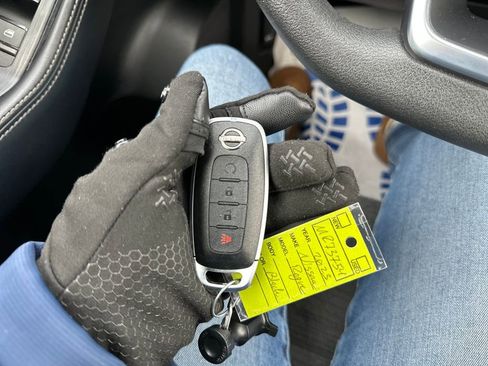 Used 2023 Nissan Rogue SV image 27