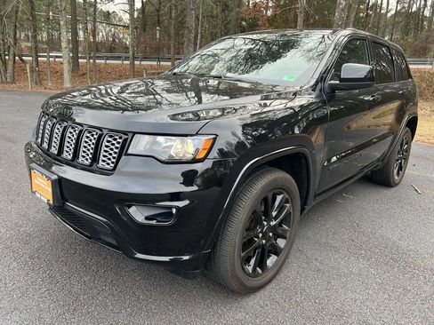 Used 2022 Jeep Grand Cherokee Laredo X image 7