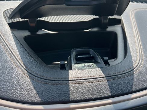 Used 2018 Jeep Cherokee Limited image 35